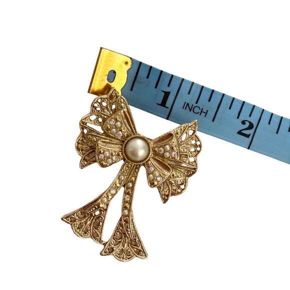 Vintage Textured Gold Tone Bow Shape with Faux Pearl/Stone Brooch Lapel - Picture 5 of 5